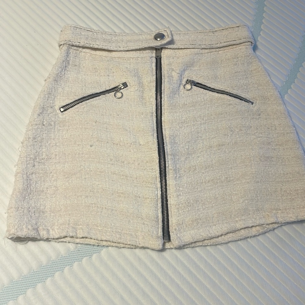 Zara basic Mini skirt - white zip front w pockets